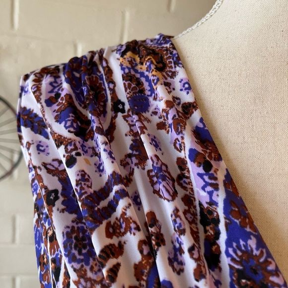 Essentials by Milano blouse - Picture 7 of 8